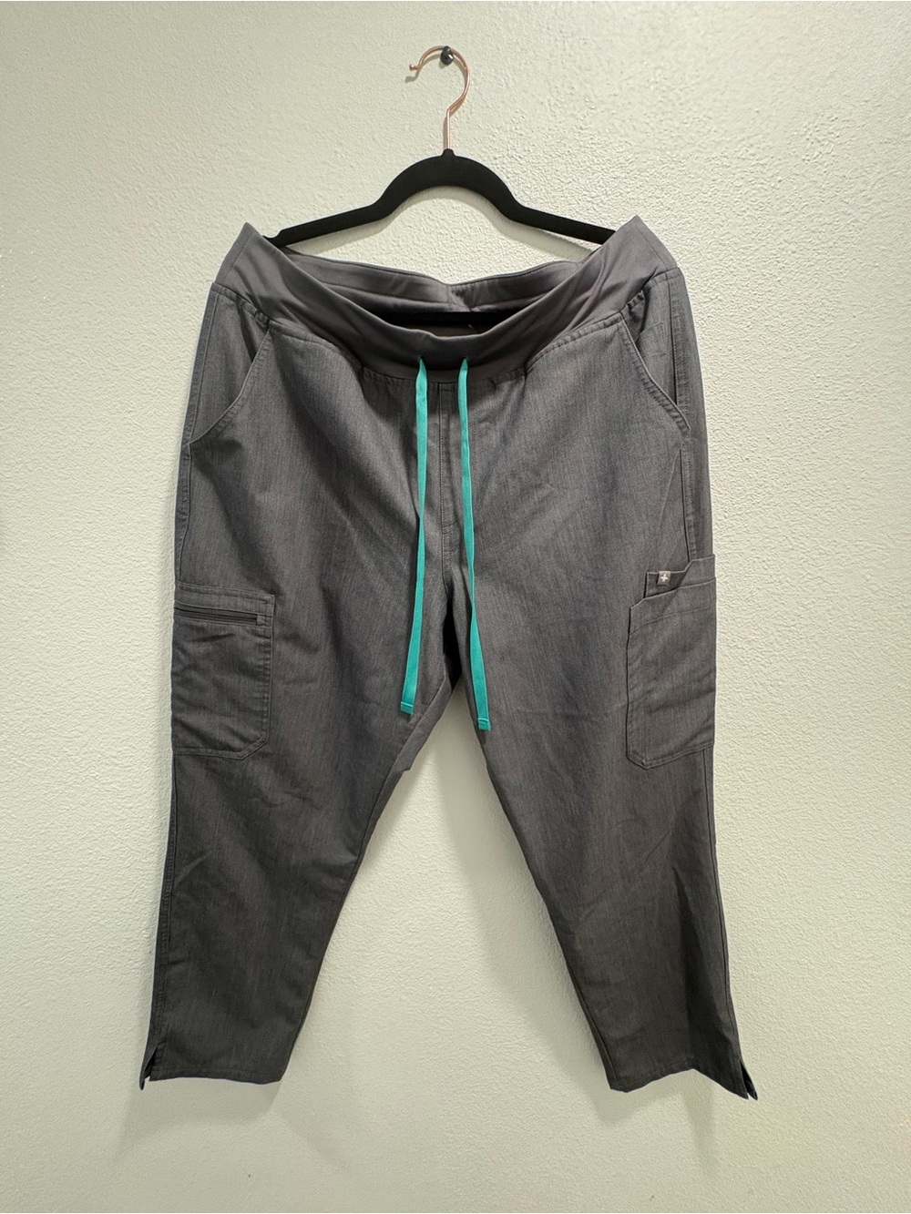 FIGS High-Waisted Yola Scrub Pants Women’s PETITE XL - GRAPHITE